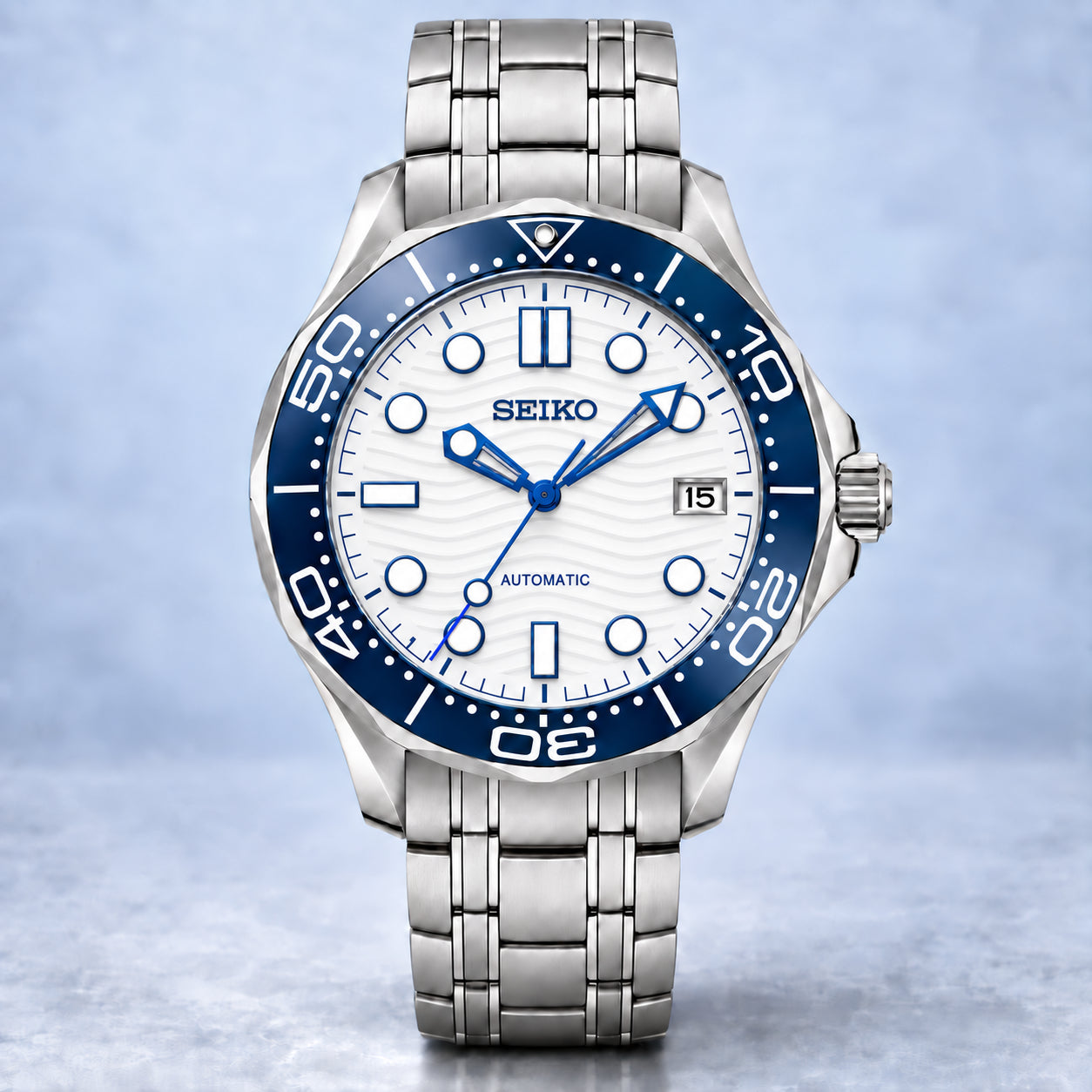 Wave Diver 41 White & Blue — Front view